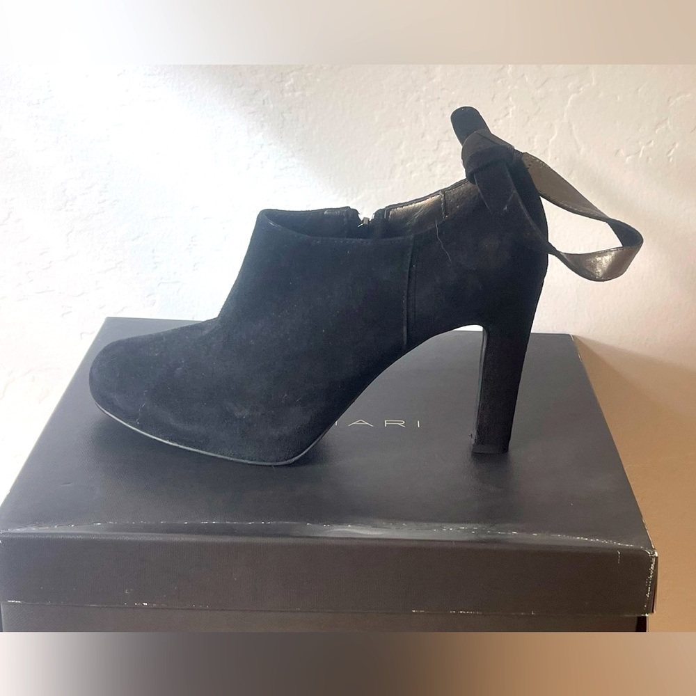 High heel shoe worn once